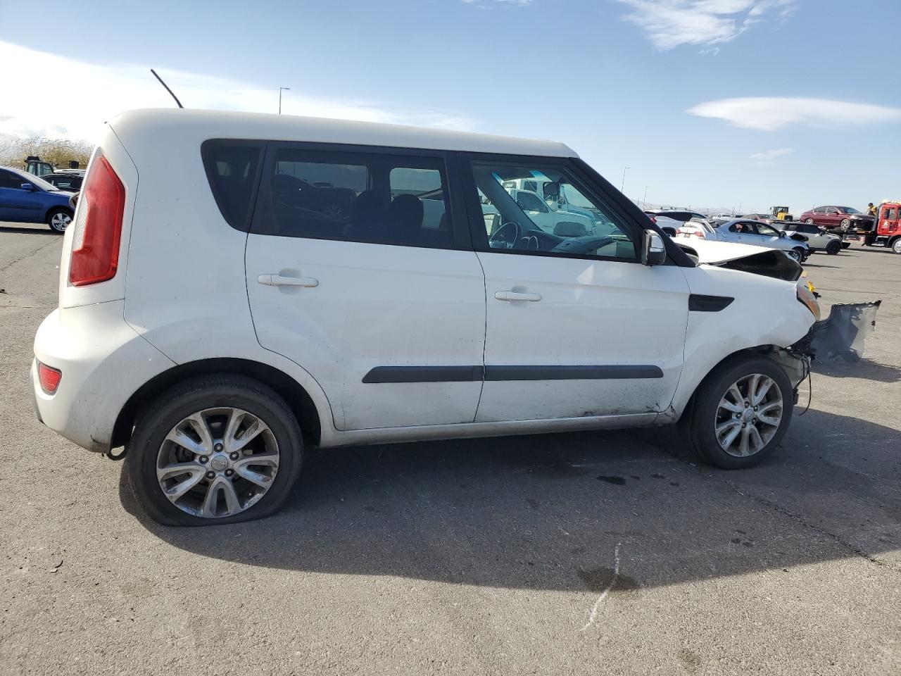 2013 KIA SOUL + - Image 3