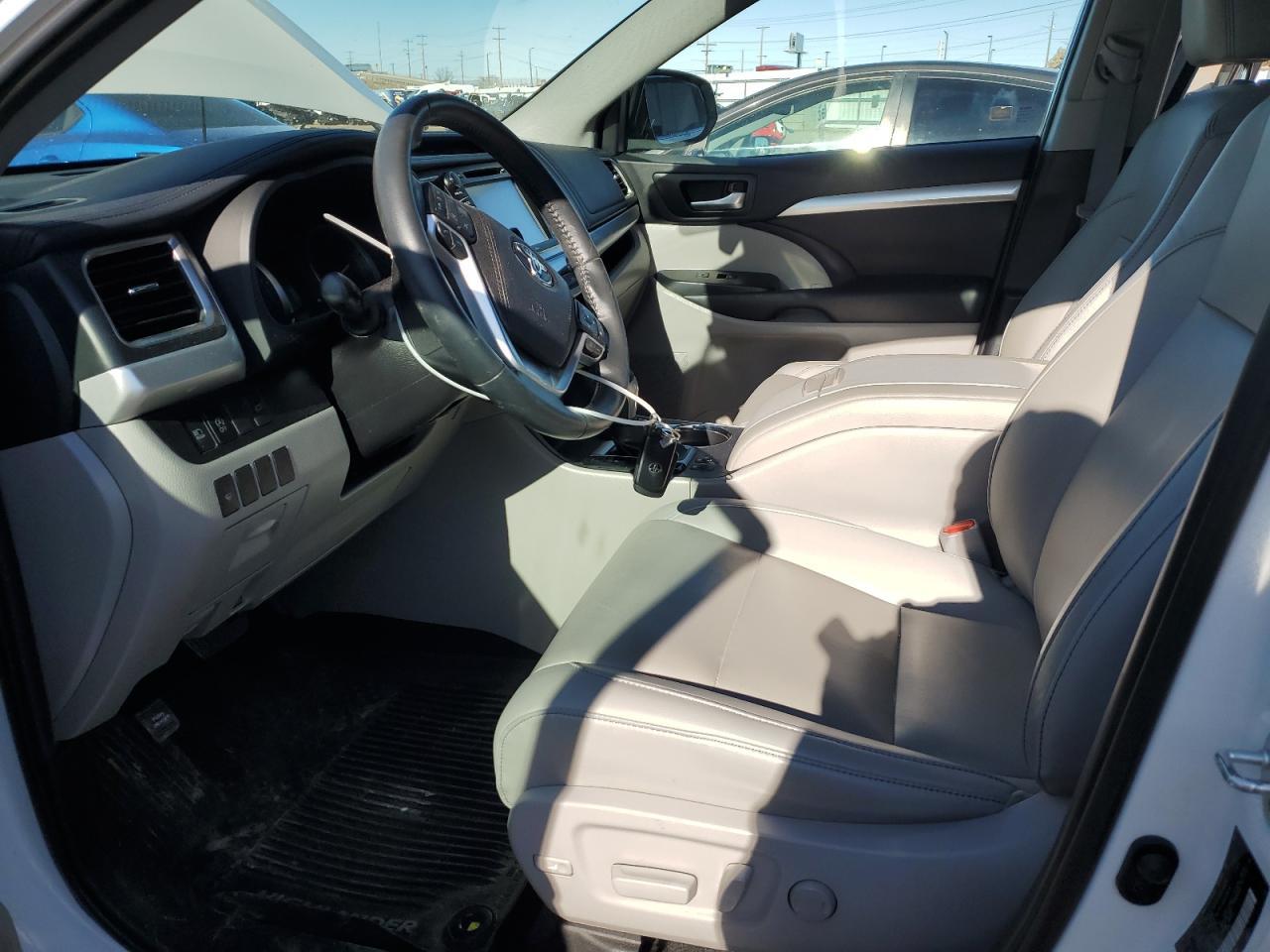 2019 TOYOTA HIGHLANDER - Фото 7
