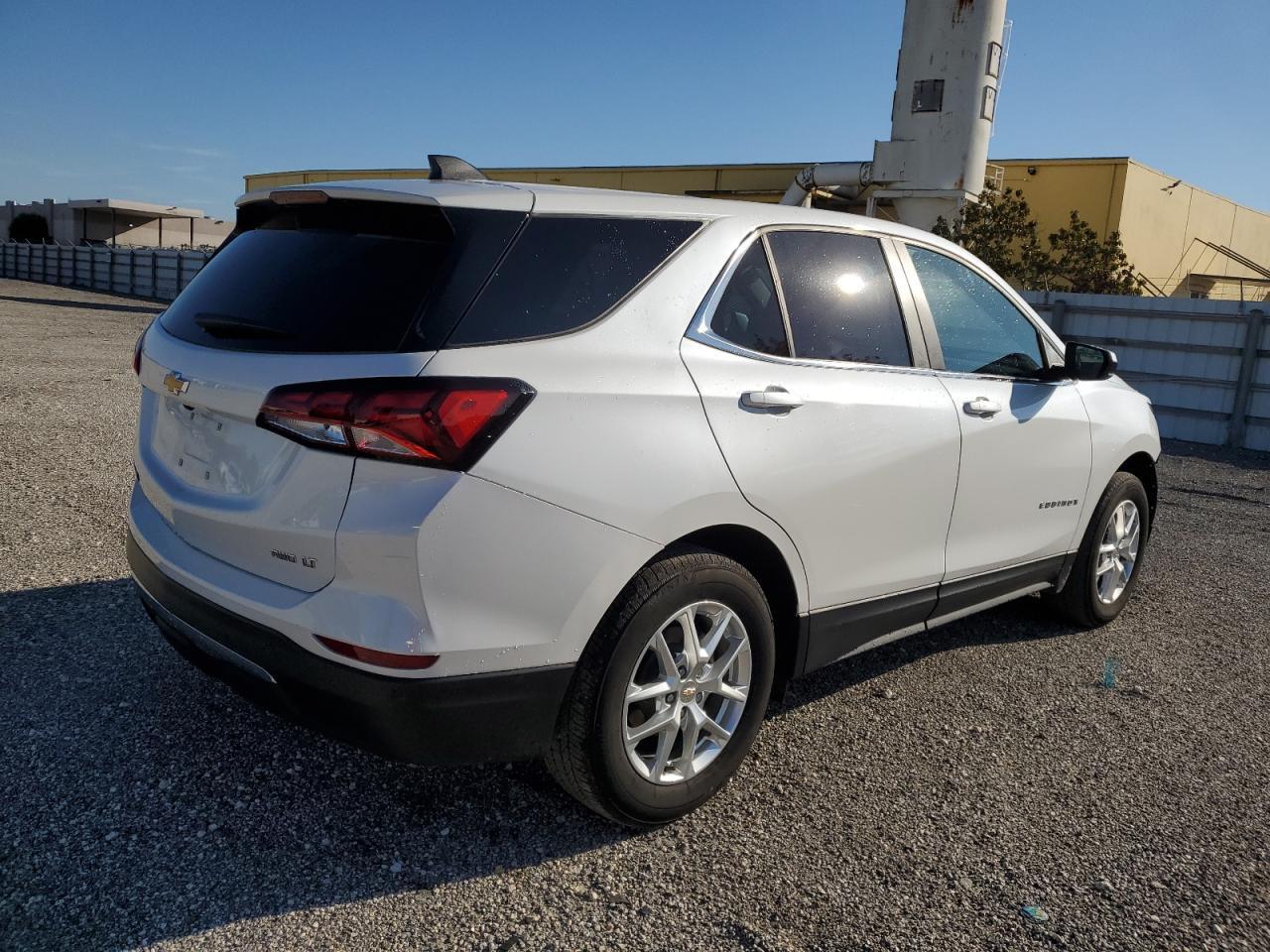 2024 CHEVROLET EQUINOX LT - Image 3