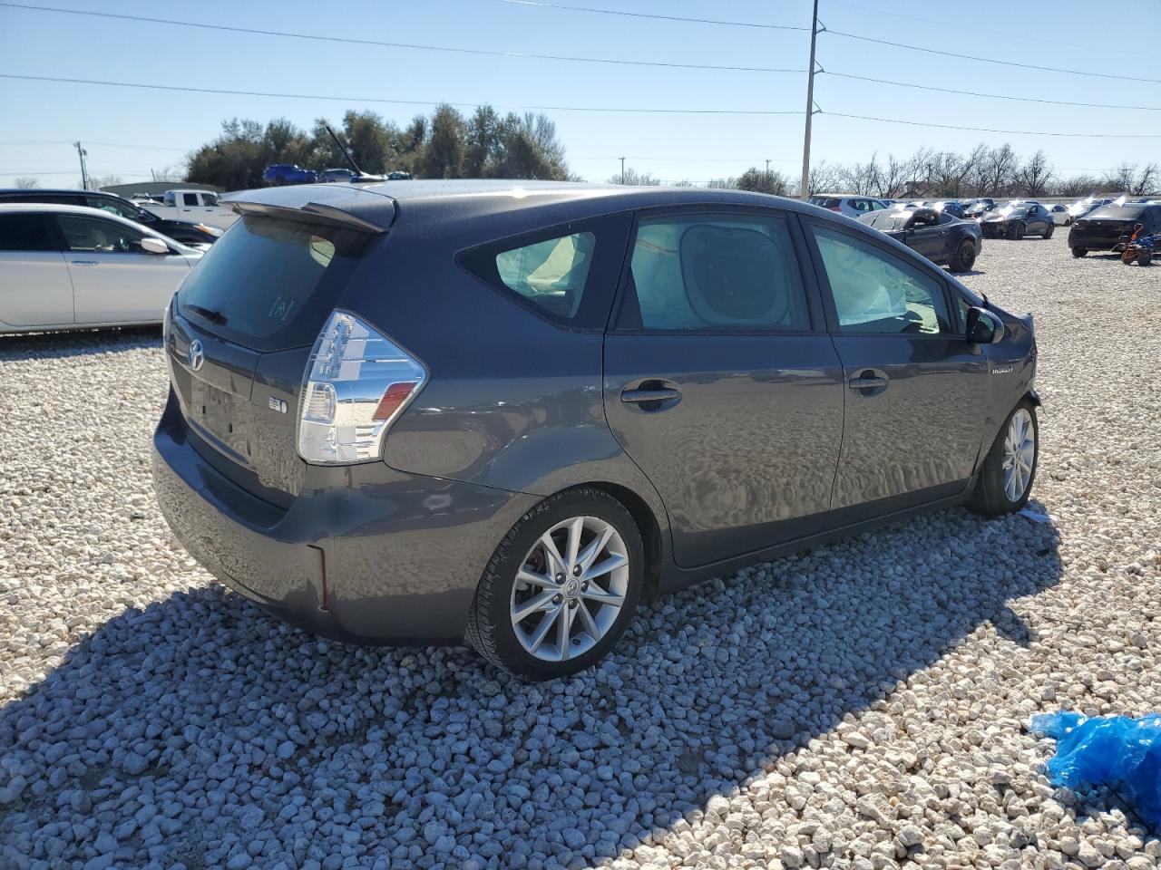 2013 TOYOTA PRIUS V - Image 3