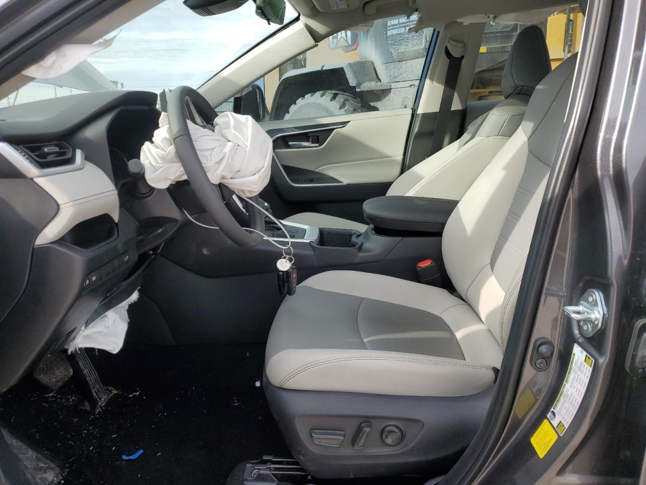 2024 TOYOTA RAV4 XLE P - Фото 7
