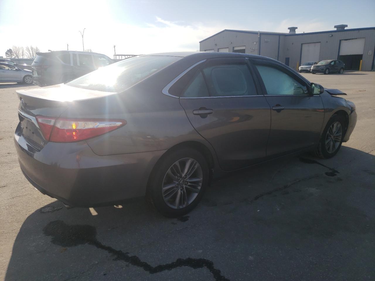 2017 TOYOTA CAMRY LE - Фото 3