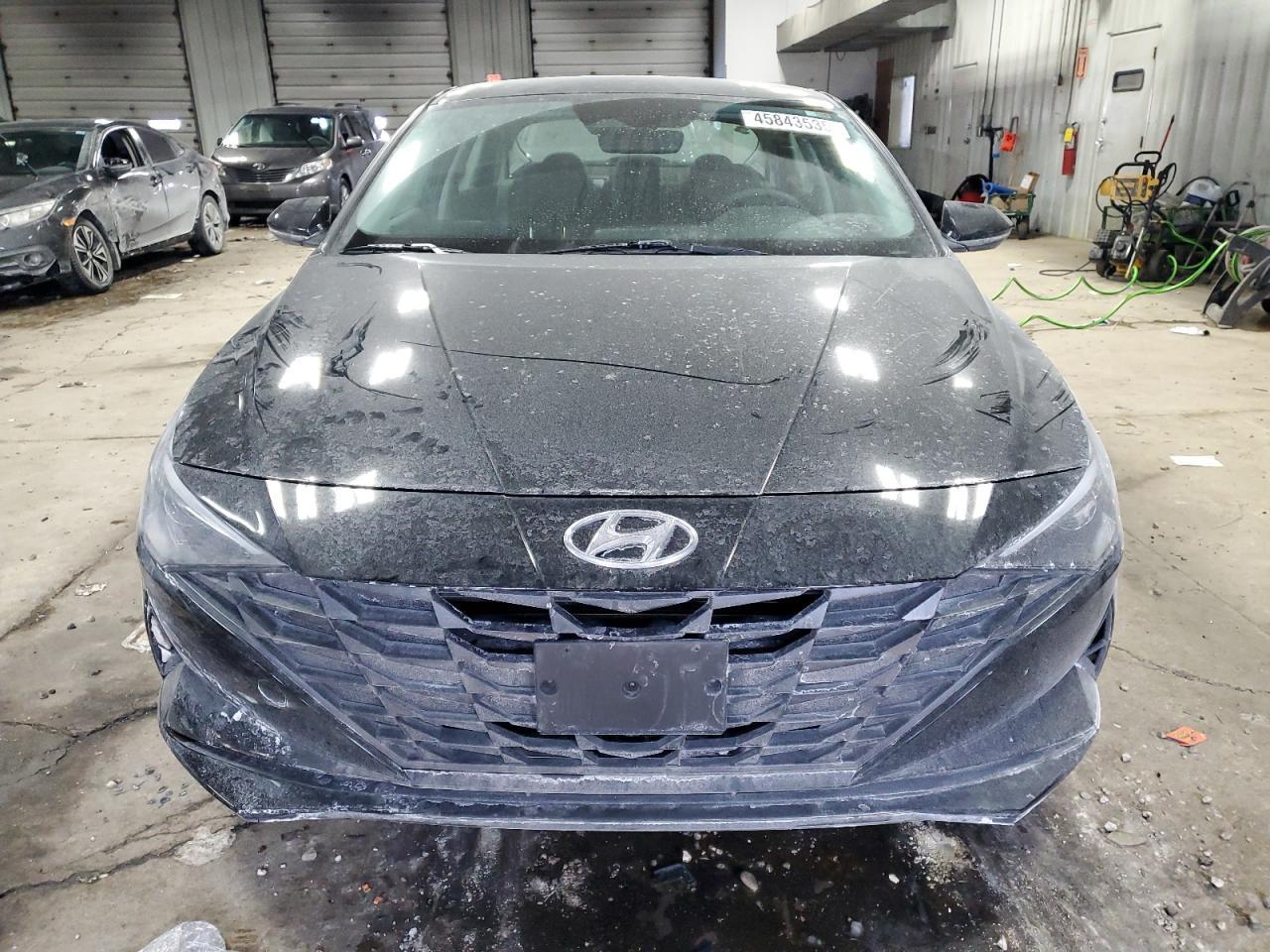 2022 HYUNDAI ELANTRA SE - Image 5
