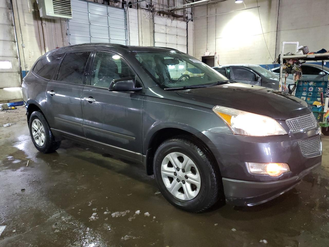 2011 CHEVROLET TRAVERSE L - Фото 4