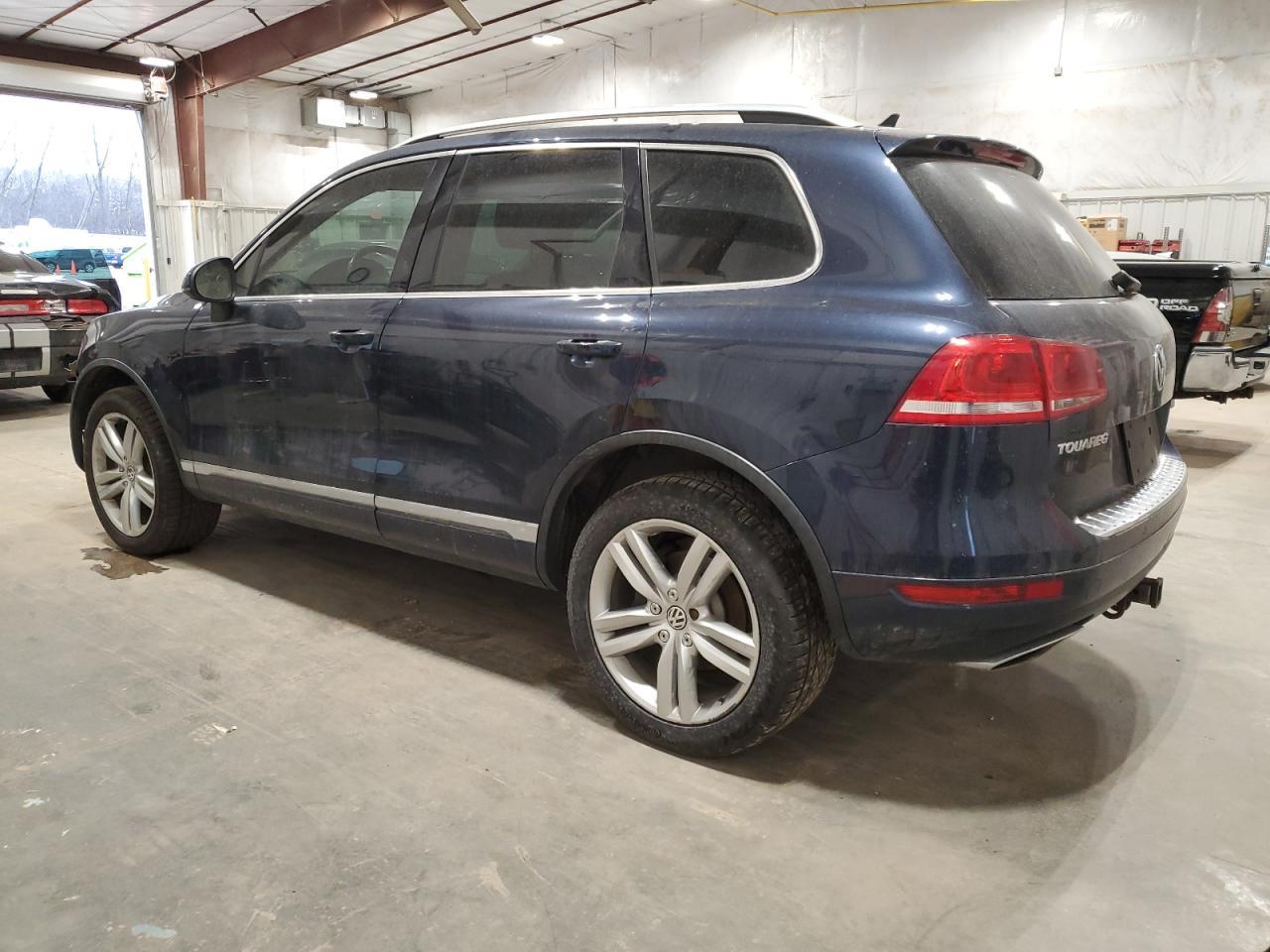 2011 VOLKSWAGEN TOUAREG V6 - Image 2