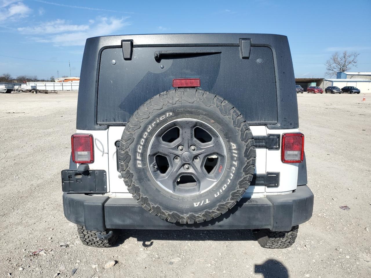 2017 JEEP WRANGLER U - Image 6