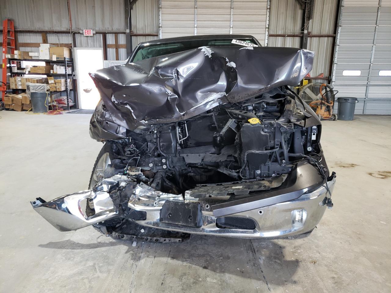 2017 RAM 1500 SLT - Image 5