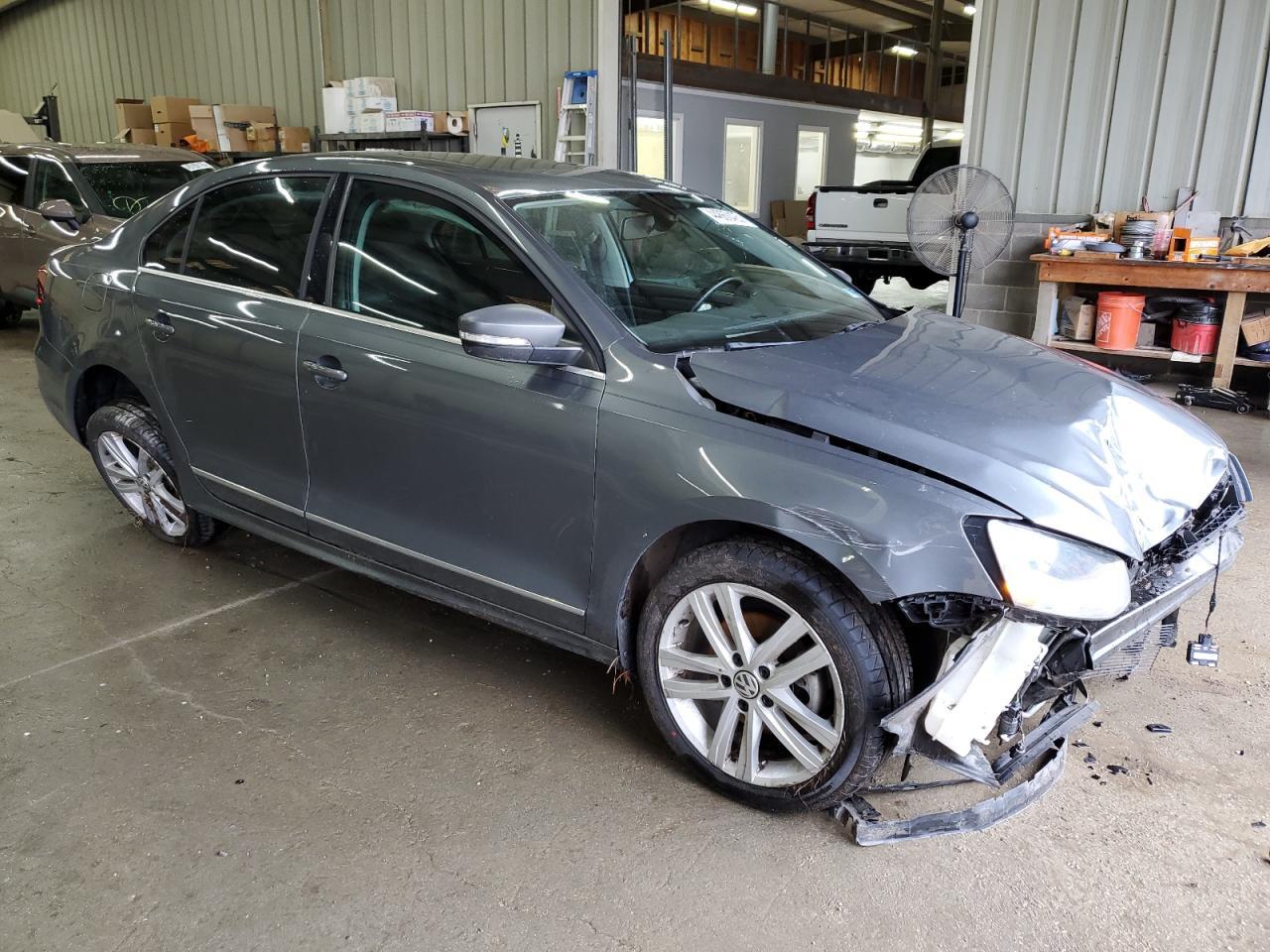 2017 VOLKSWAGEN JETTA SEL - Image 4