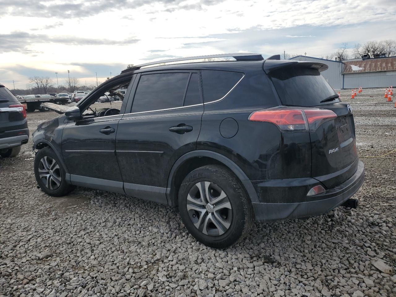 2017 TOYOTA RAV4 LE - Фото 2