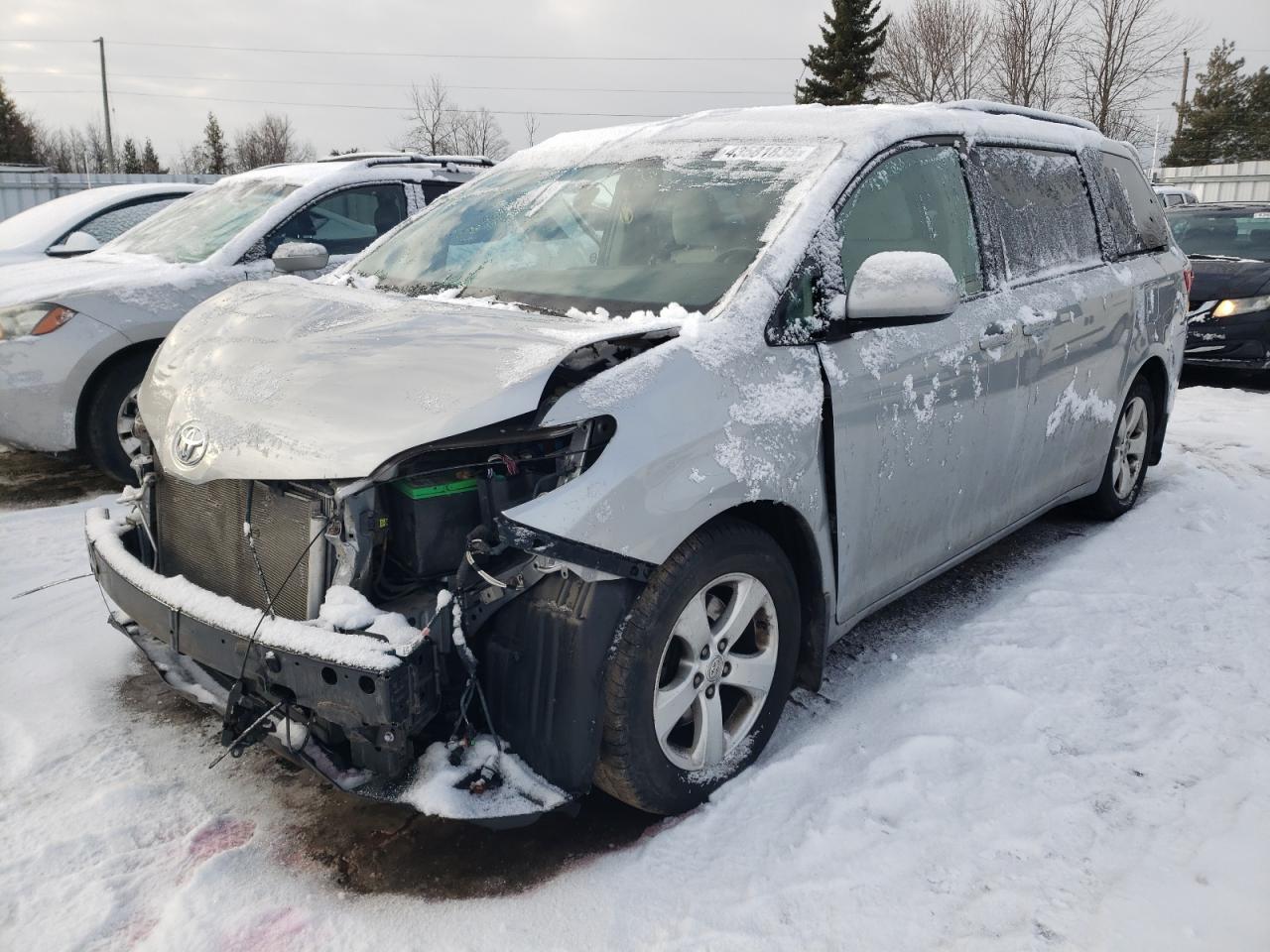 2015 TOYOTA SIENNA LE