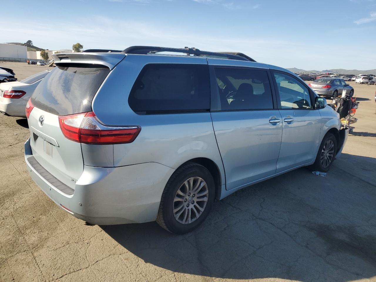 2015 TOYOTA SIENNA XLE - Фото 3