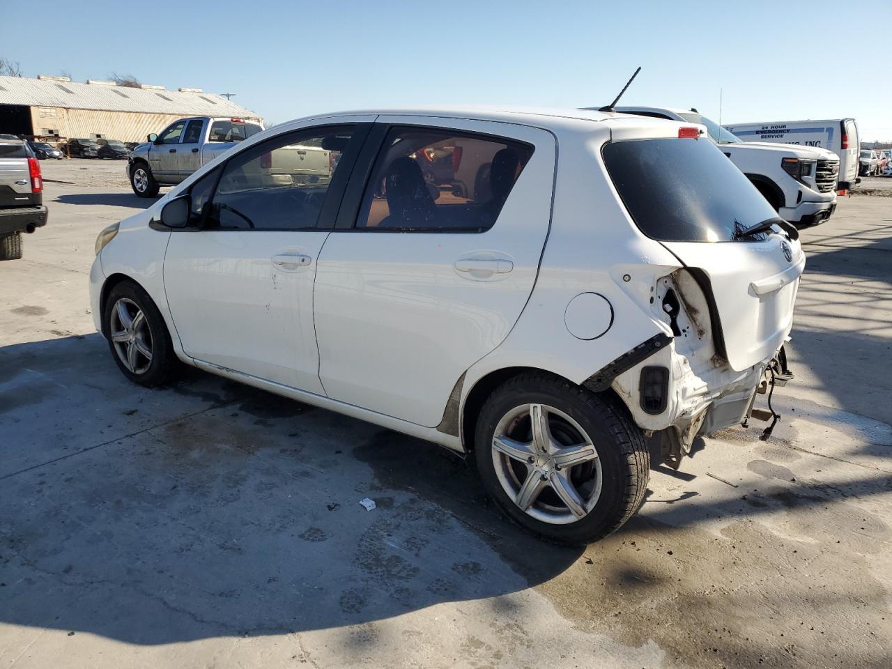 2015 TOYOTA YARIS - Фото 2