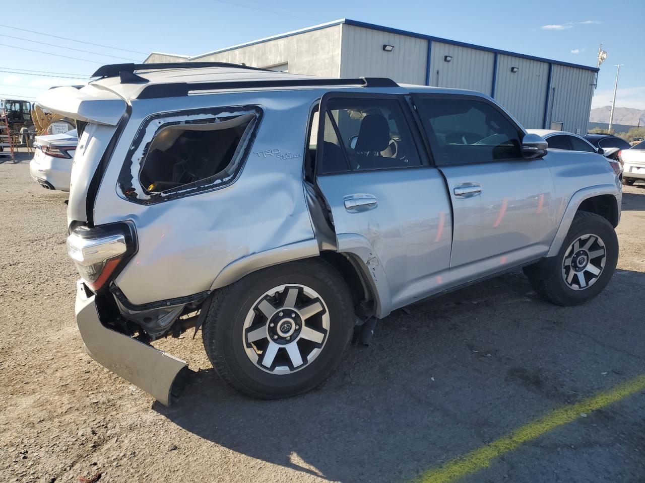 2022 TOYOTA 4RUNNER SR - Image 3