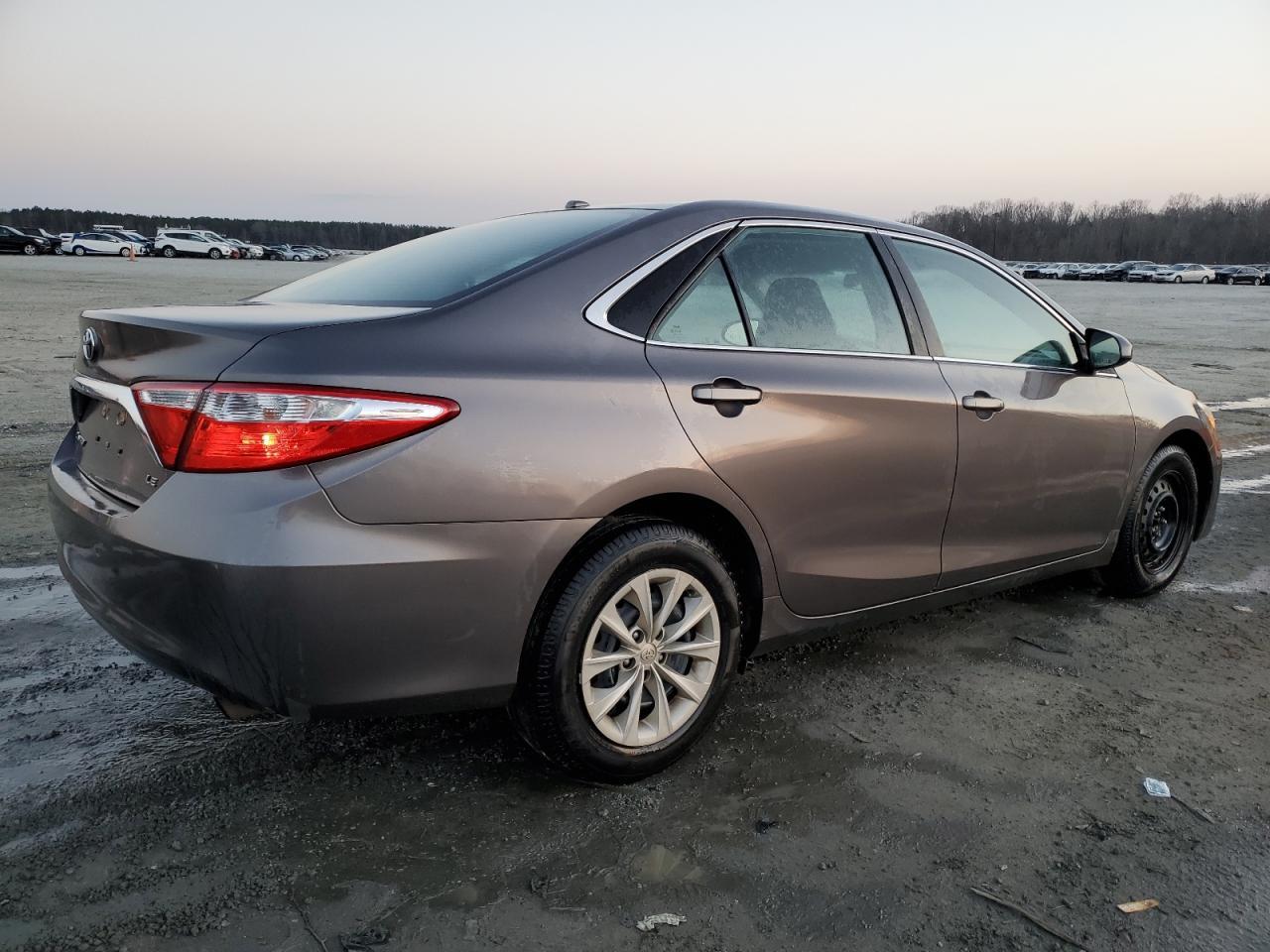 2015 TOYOTA CAMRY LE - Фото 3