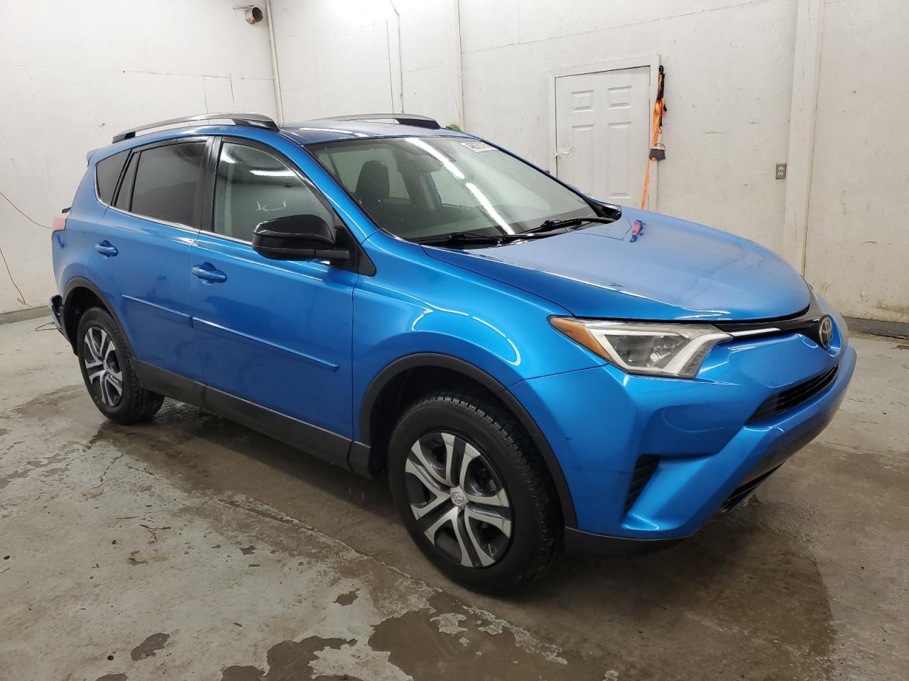 2017 TOYOTA RAV4 LE - Image 4