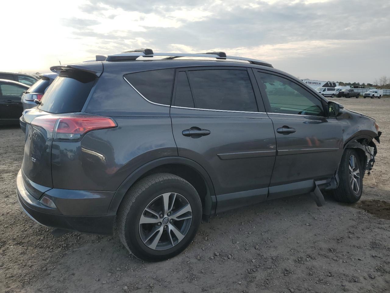 2016 TOYOTA RAV4 XLE - Фото 3
