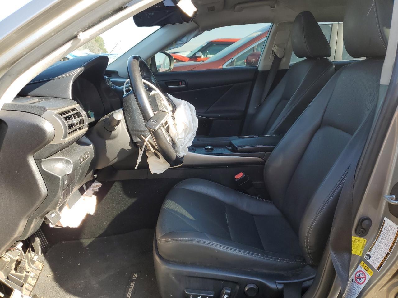 2017 LEXUS IS 200T - Фото 7