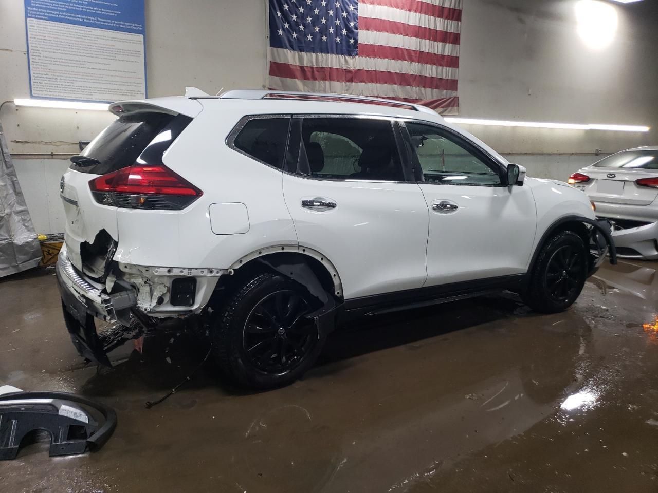 2017 NISSAN ROGUE S - Фото 3