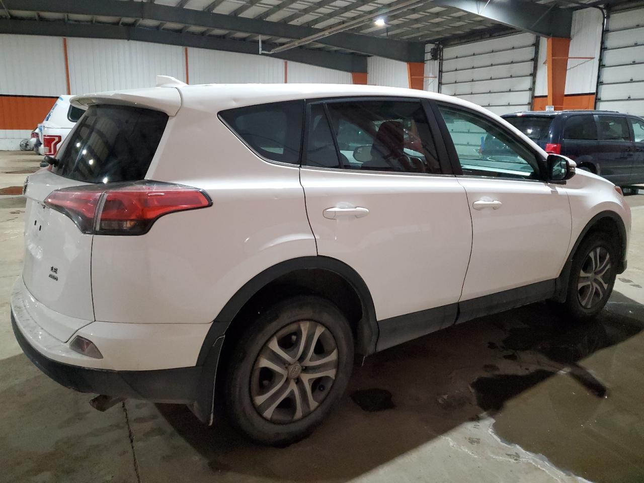 2016 TOYOTA RAV4 LE - Фото 3