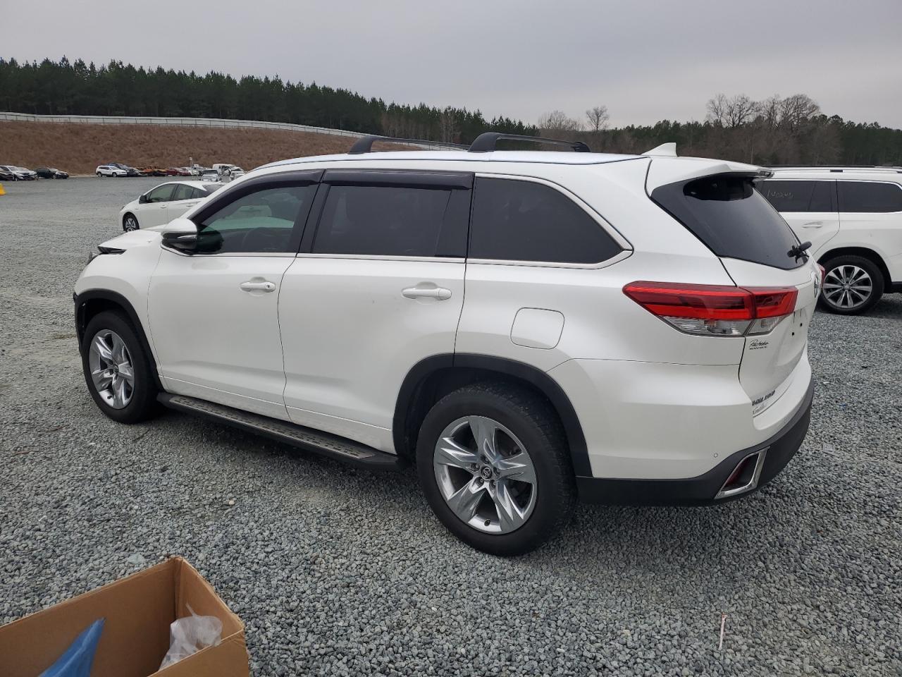 2019 TOYOTA HIGHLANDER - Image 2