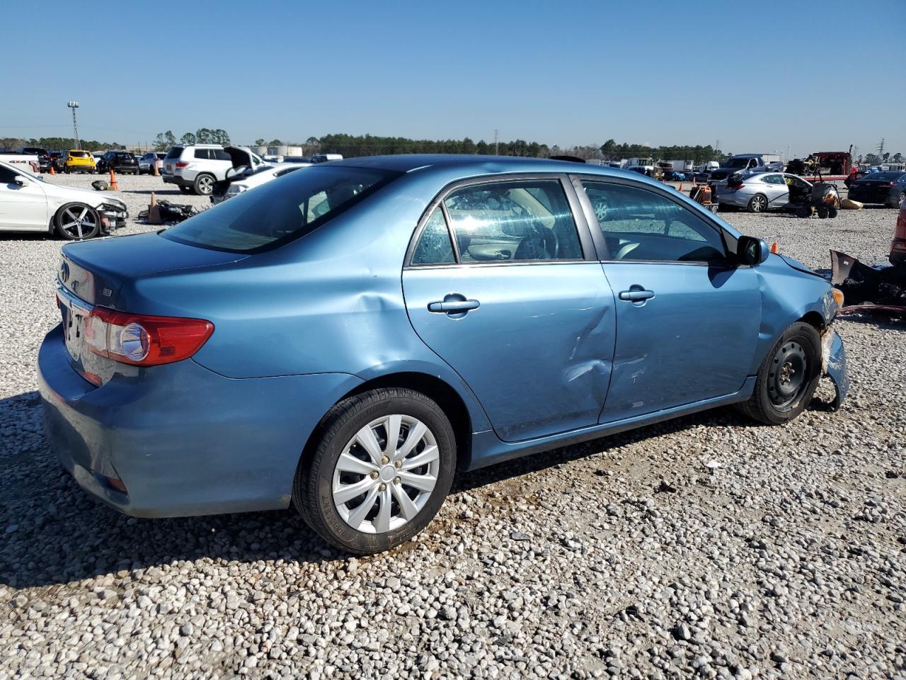 2013 TOYOTA COROLLA BA - Фото 3