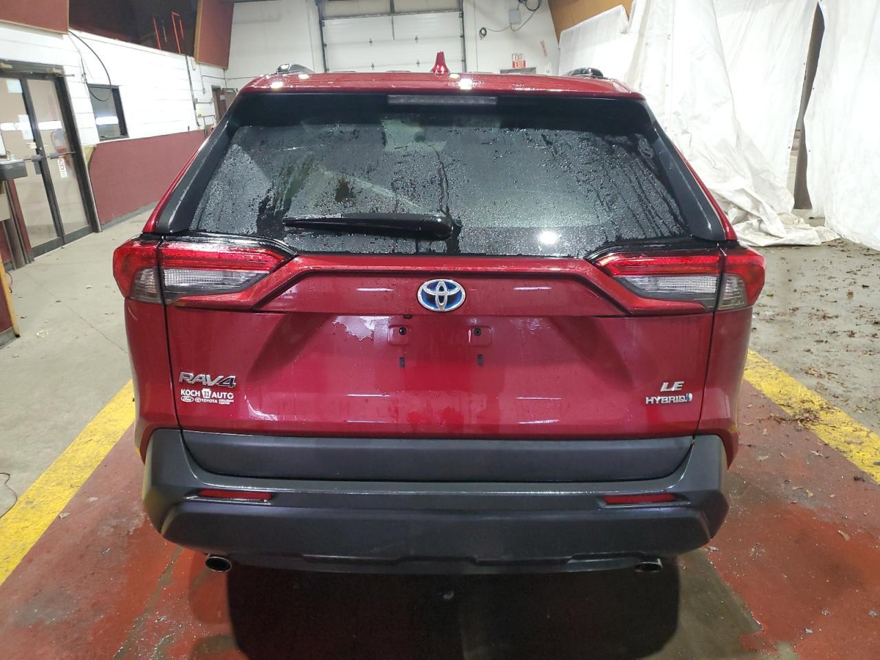 2021 TOYOTA RAV4 LE - Фото 6