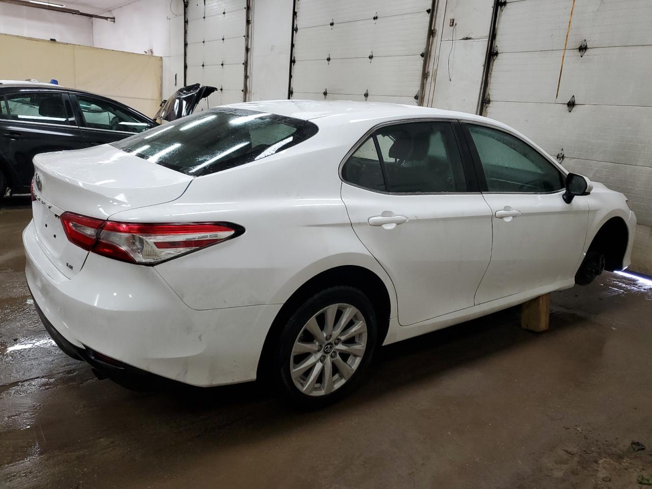 2018 TOYOTA CAMRY L - Фото 3