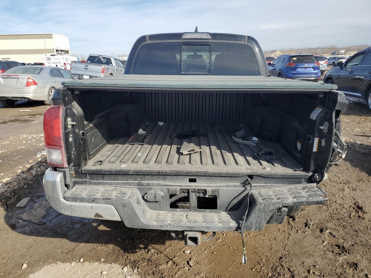 2017 TOYOTA TACOMA DOU - Фото 6