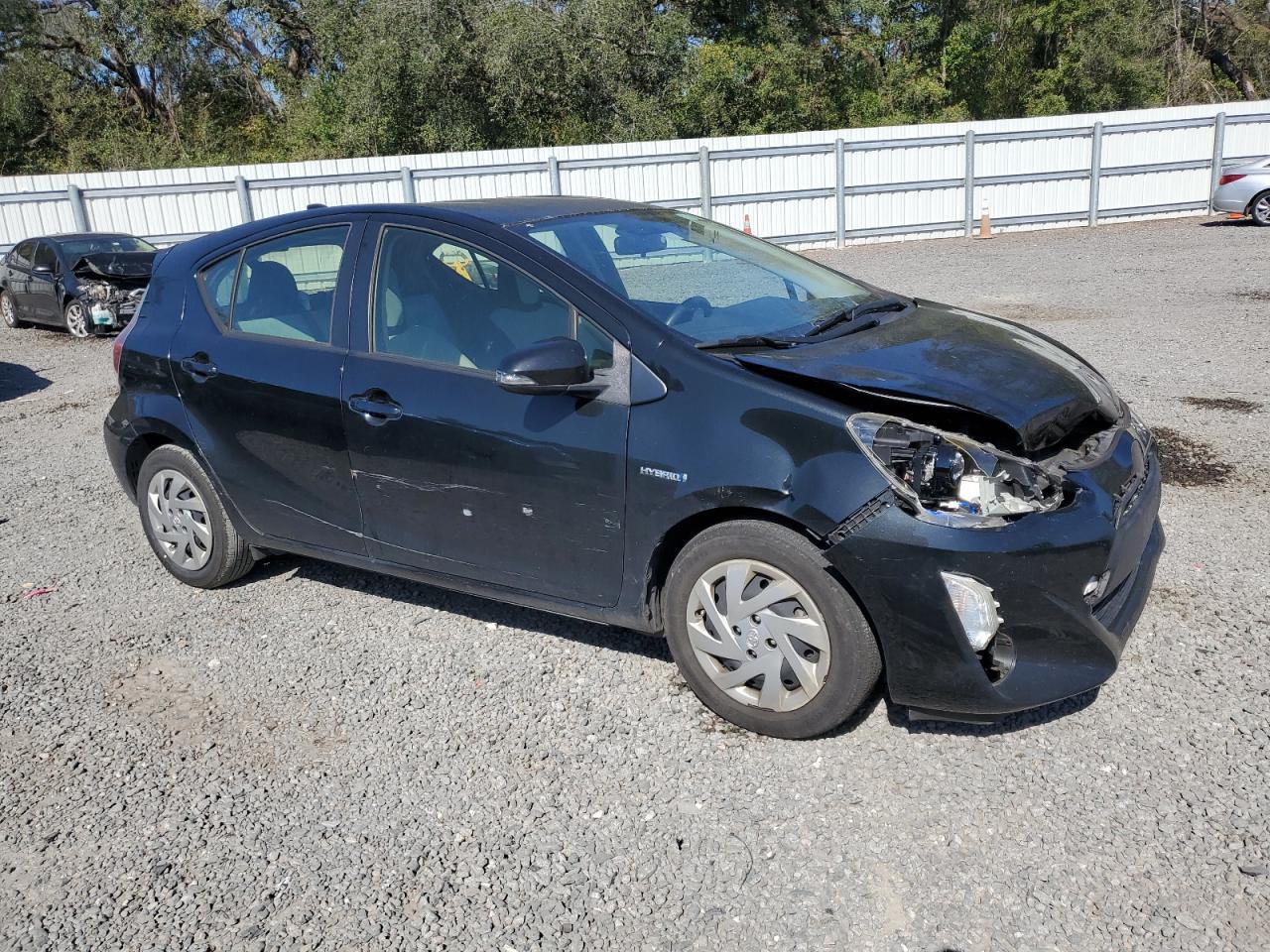 2015 TOYOTA PRIUS C - Image 4