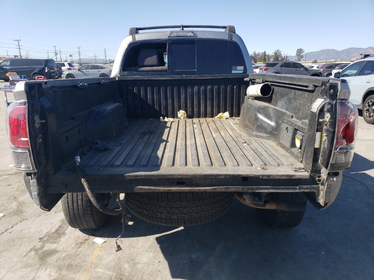 2017 TOYOTA TACOMA DOU - Фото 6