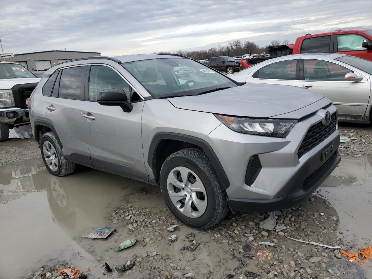 2021 TOYOTA RAV4 LE - Фото 4