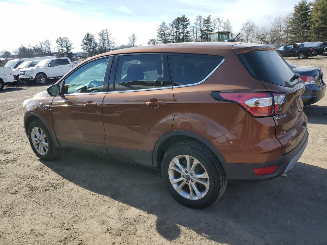 2017 FORD ESCAPE SE - Image 2