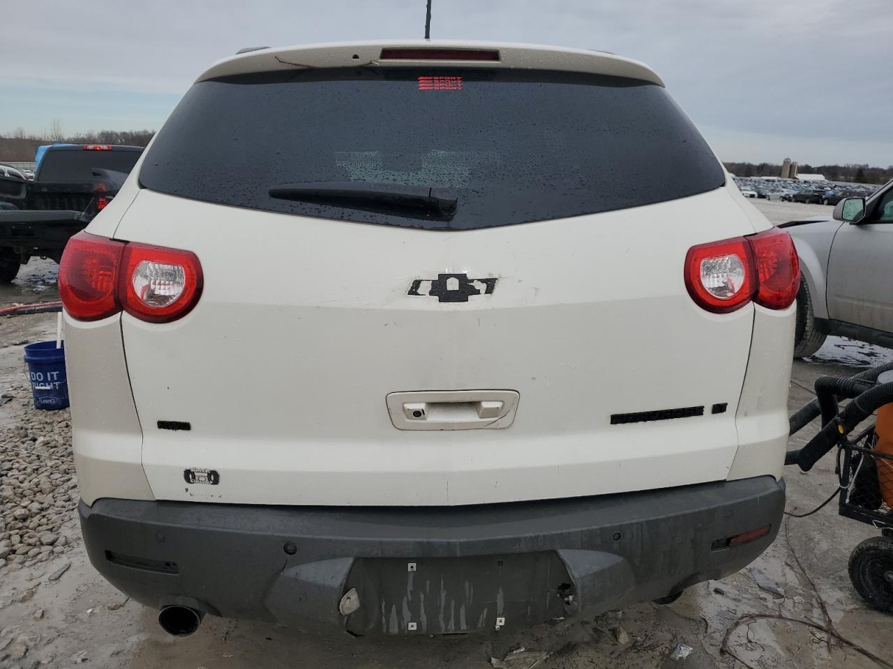 2011 CHEVROLET TRAVERSE L - Image 6