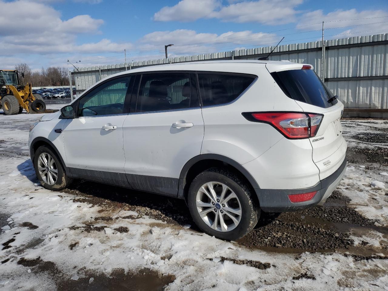 2017 FORD ESCAPE SE - Фото 2