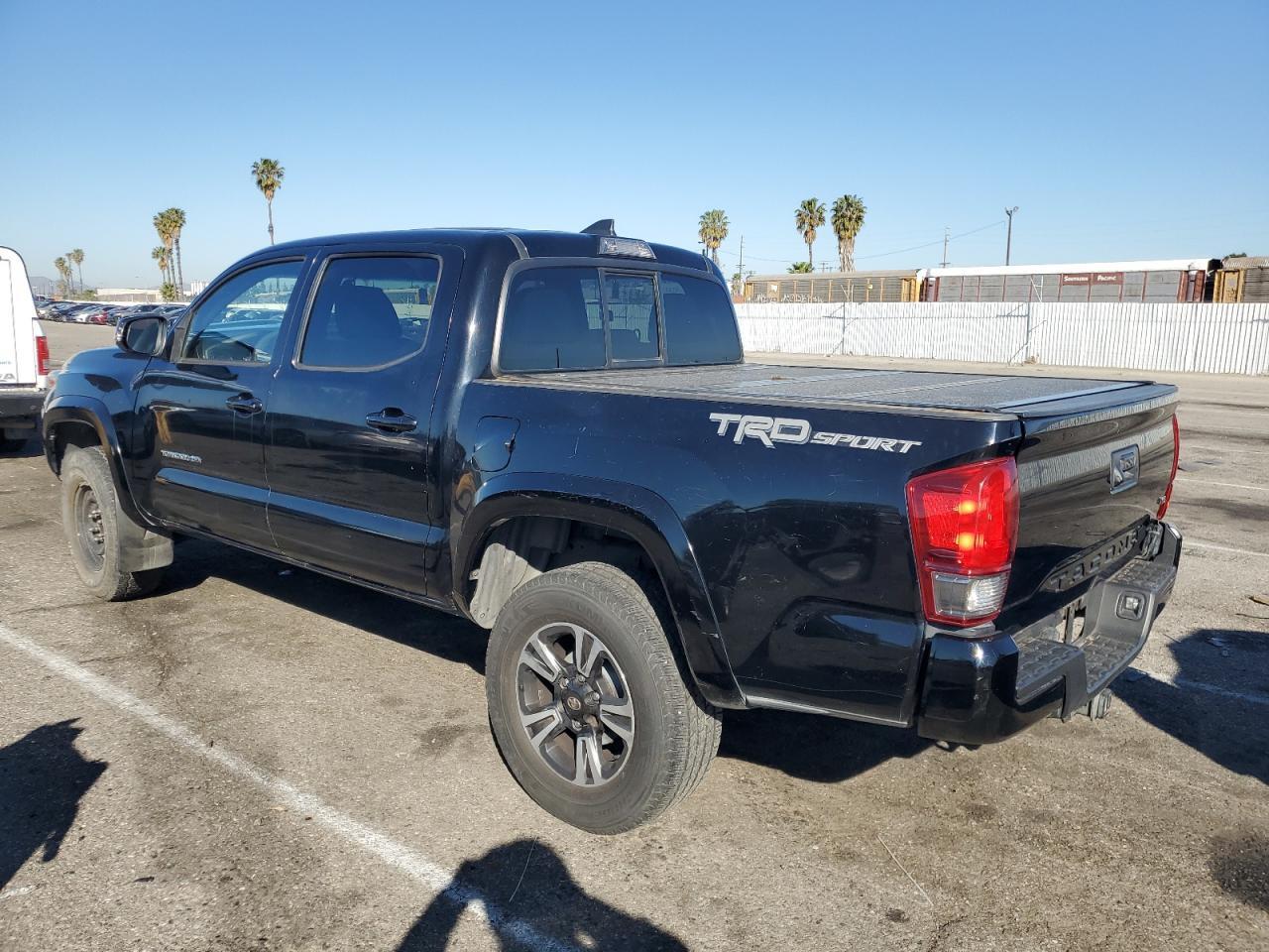 2016 TOYOTA TACOMA DOU - Фото 2