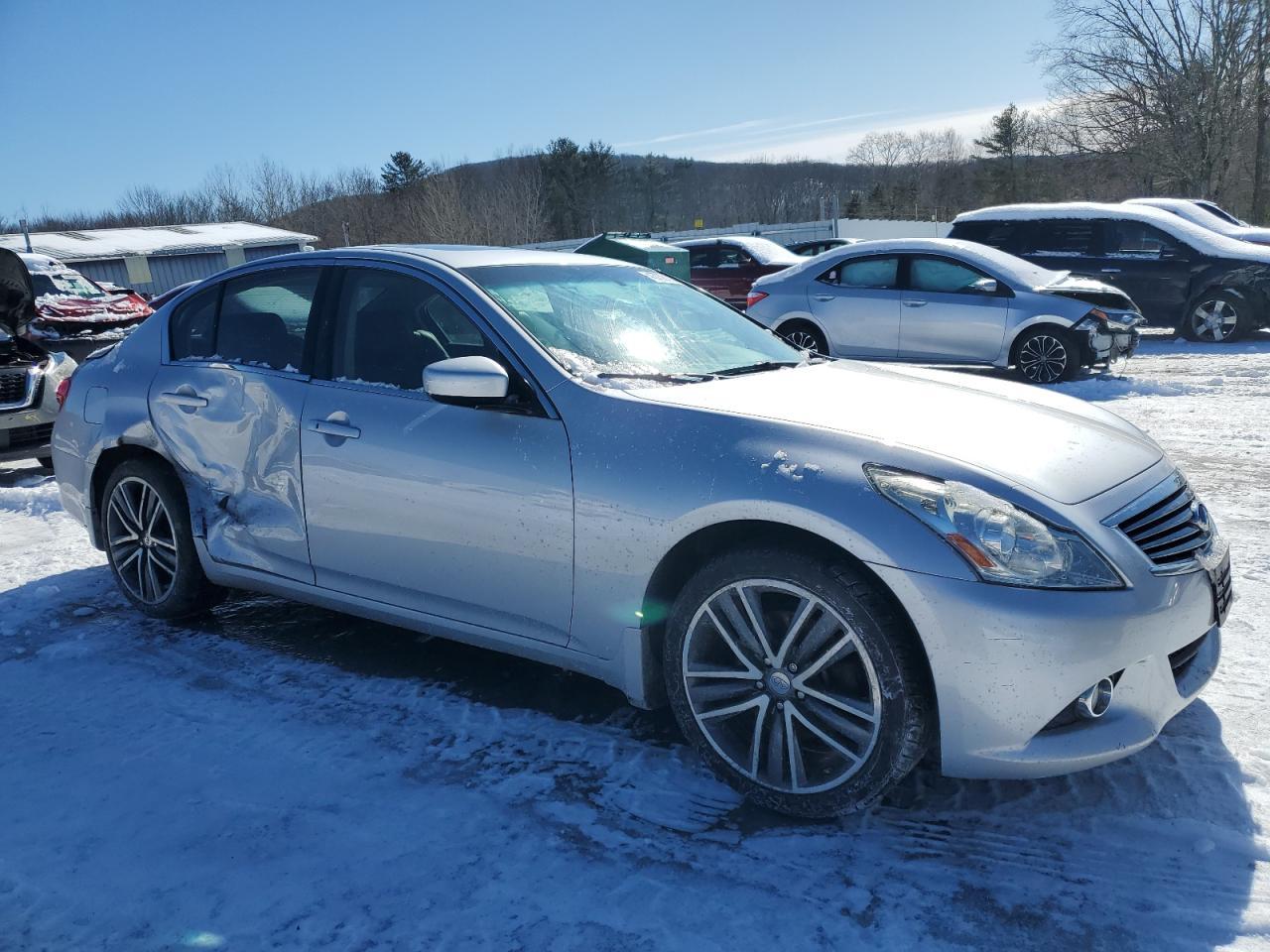 2011 INFINITI G37 - Image 4