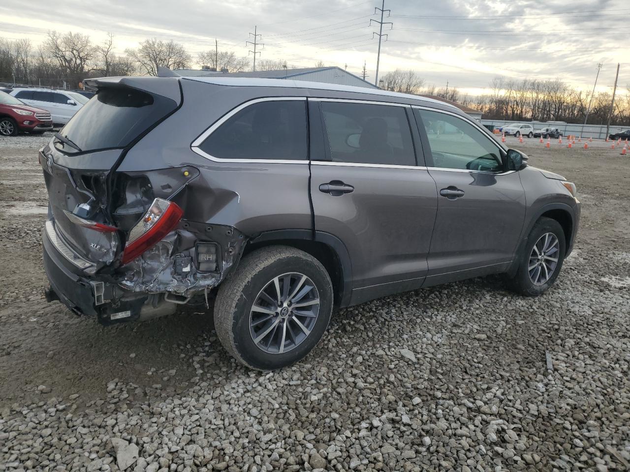 2018 TOYOTA HIGHLANDER - Фото 3