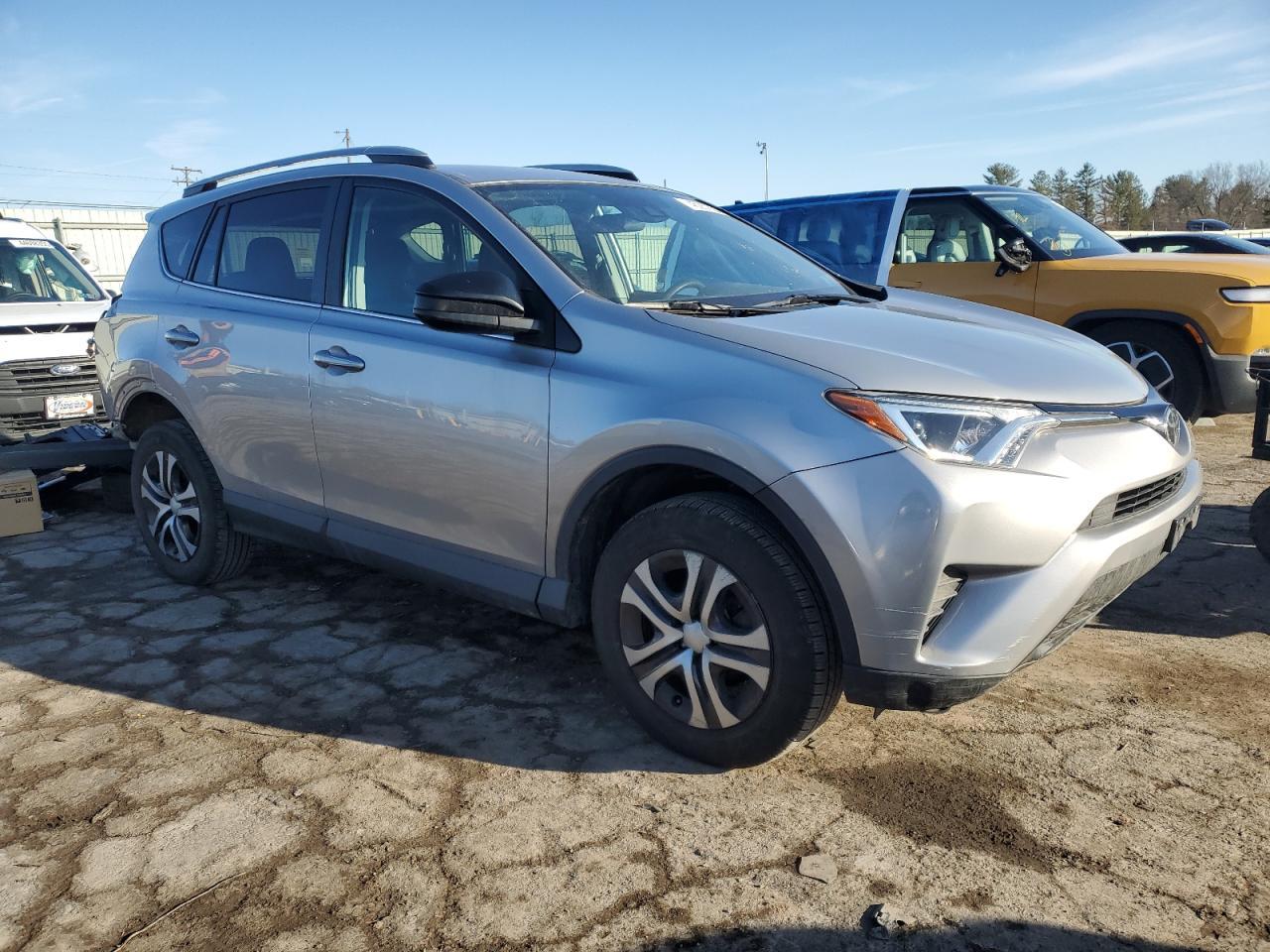 2017 TOYOTA RAV4 LE - Фото 4