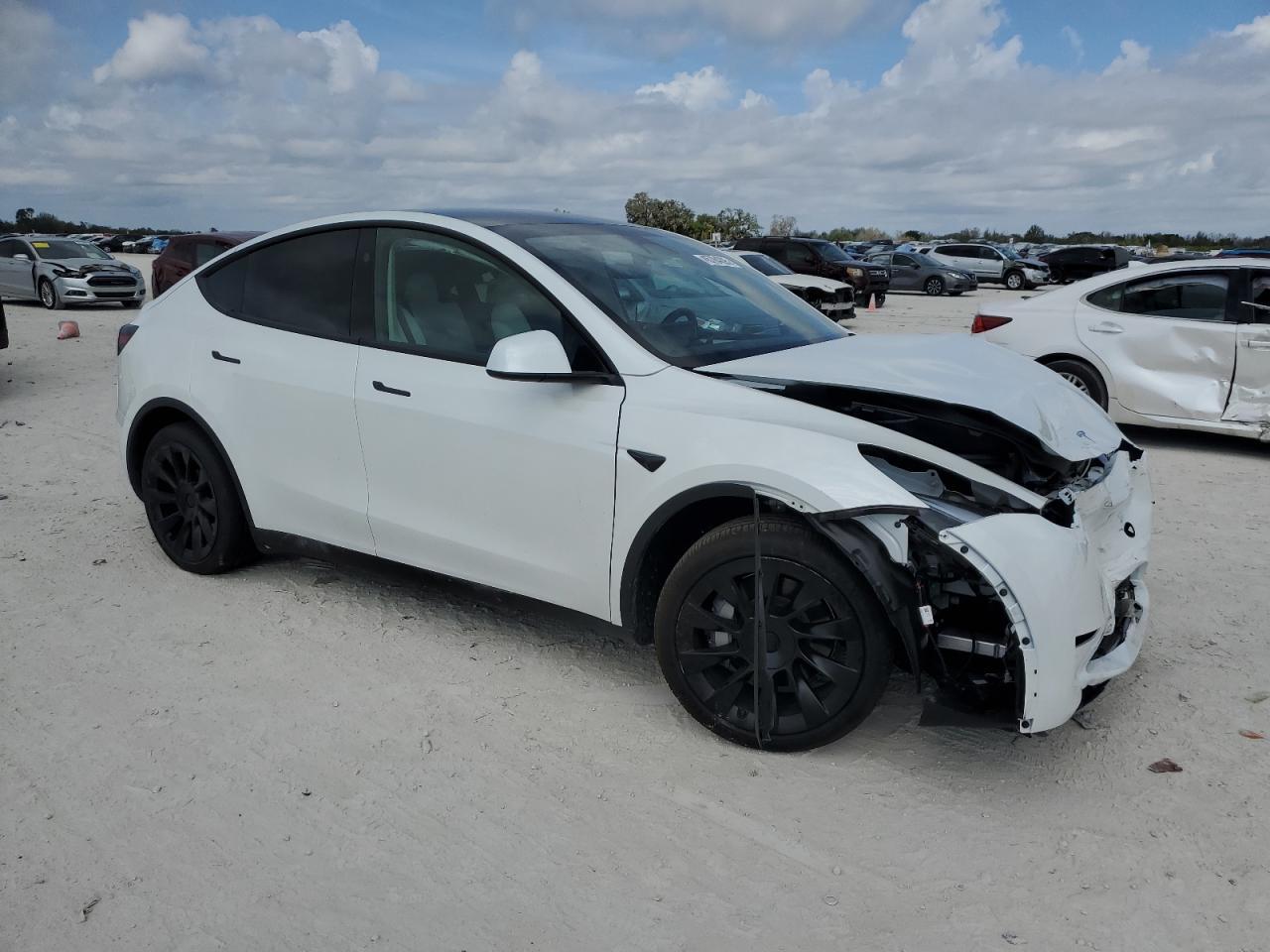 2024 TESLA MODEL Y - Фото 4