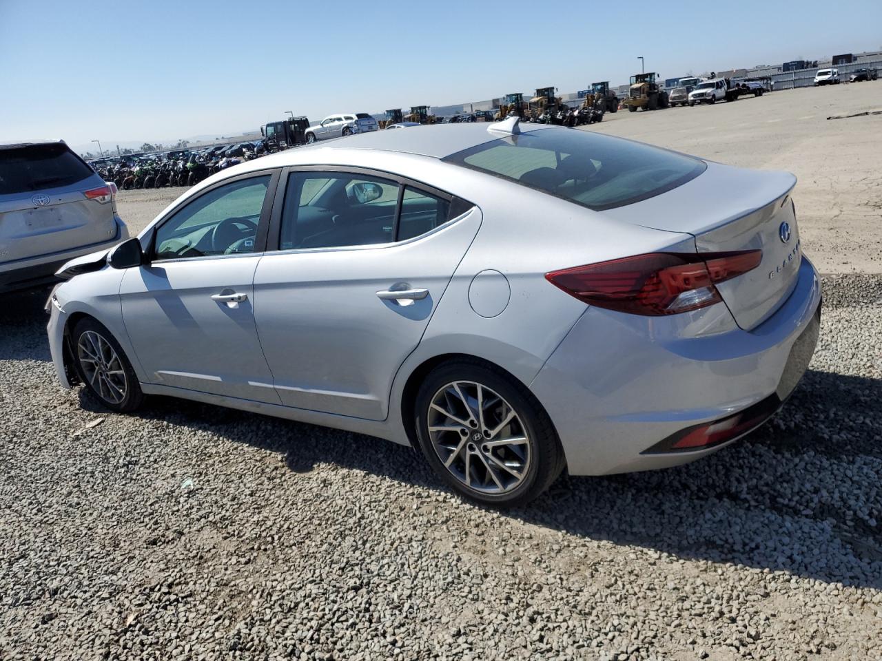 2019 HYUNDAI ELANTRA SE - Фото 2