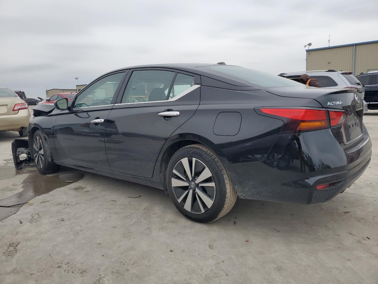 2022 NISSAN ALTIMA SV - Image 2