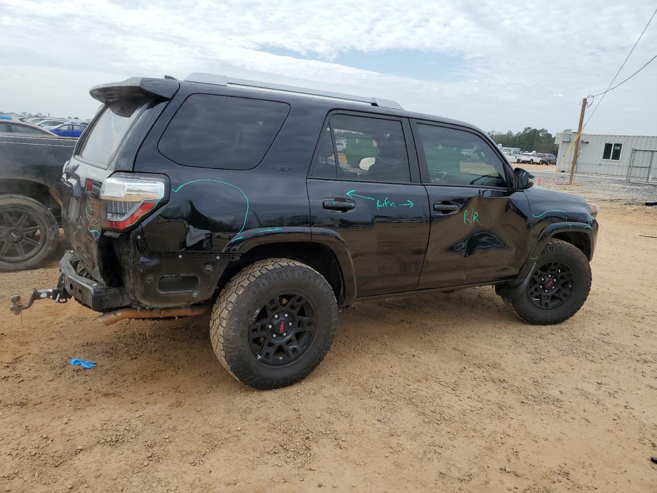2018 TOYOTA 4RUNNER SR - Image 3