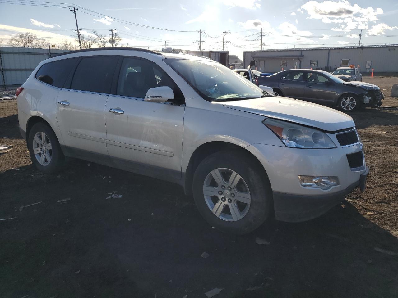 2011 CHEVROLET TRAVERSE L - Image 4