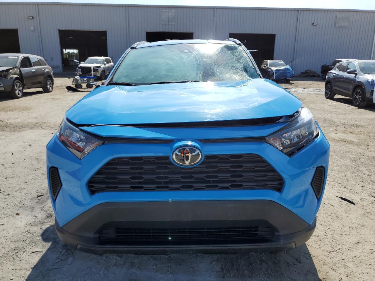 2021 TOYOTA RAV4 LE - Фото 5