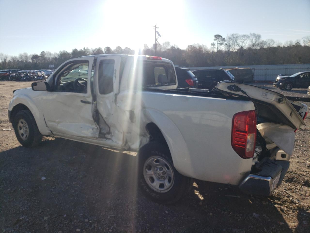 2016 NISSAN FRONTIER S - Фото 2