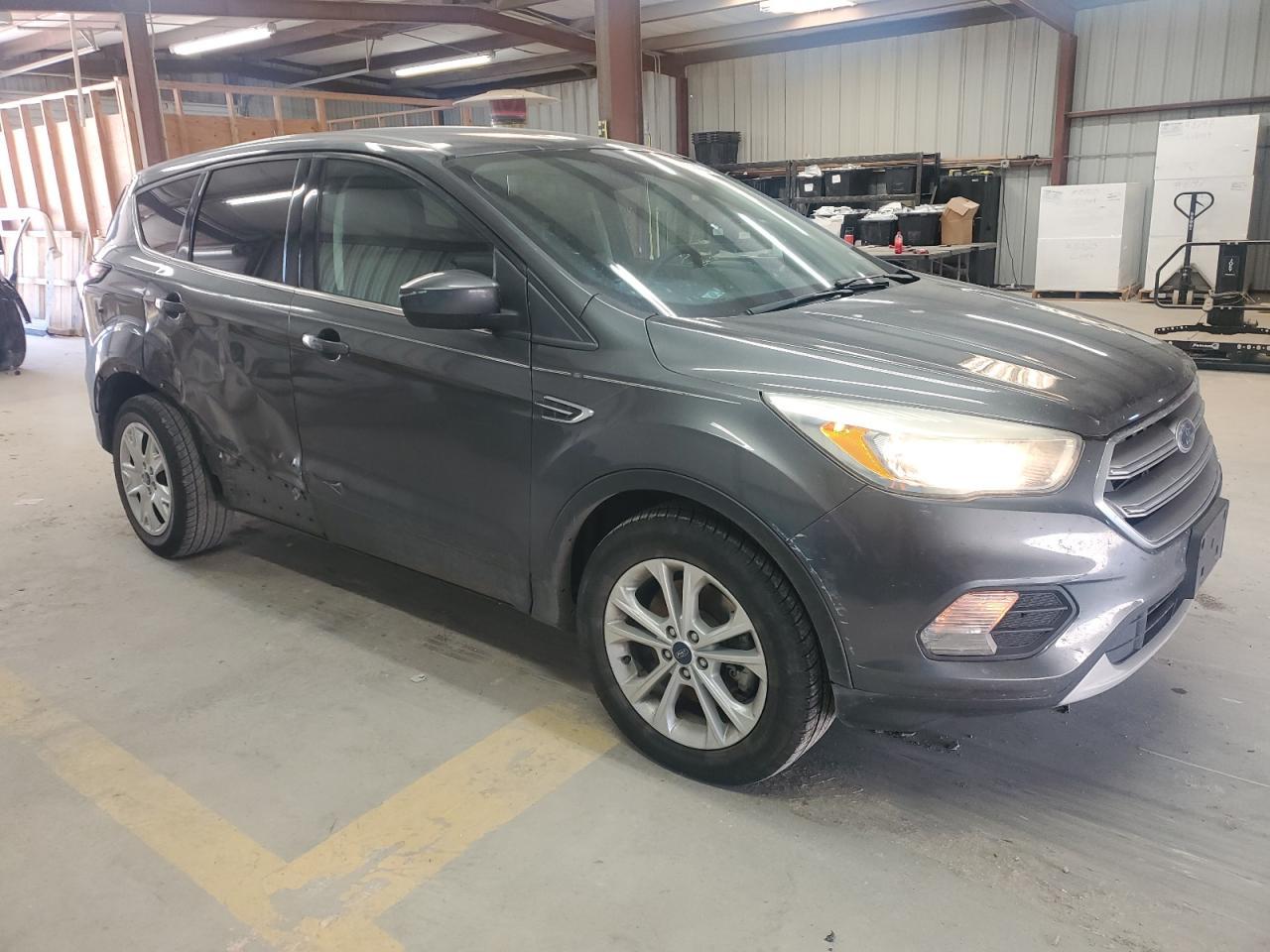 2017 FORD ESCAPE SE - Image 4