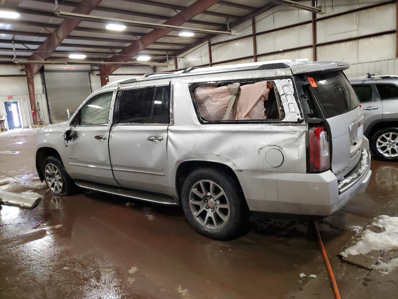 2016 GMC YUKON XL D - Фото 2