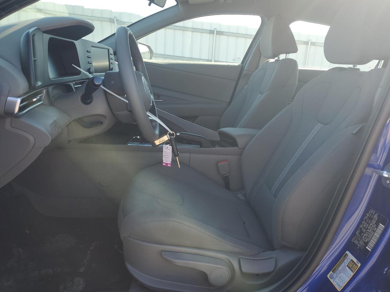 2024 HYUNDAI ELANTRA SE - Фото 7