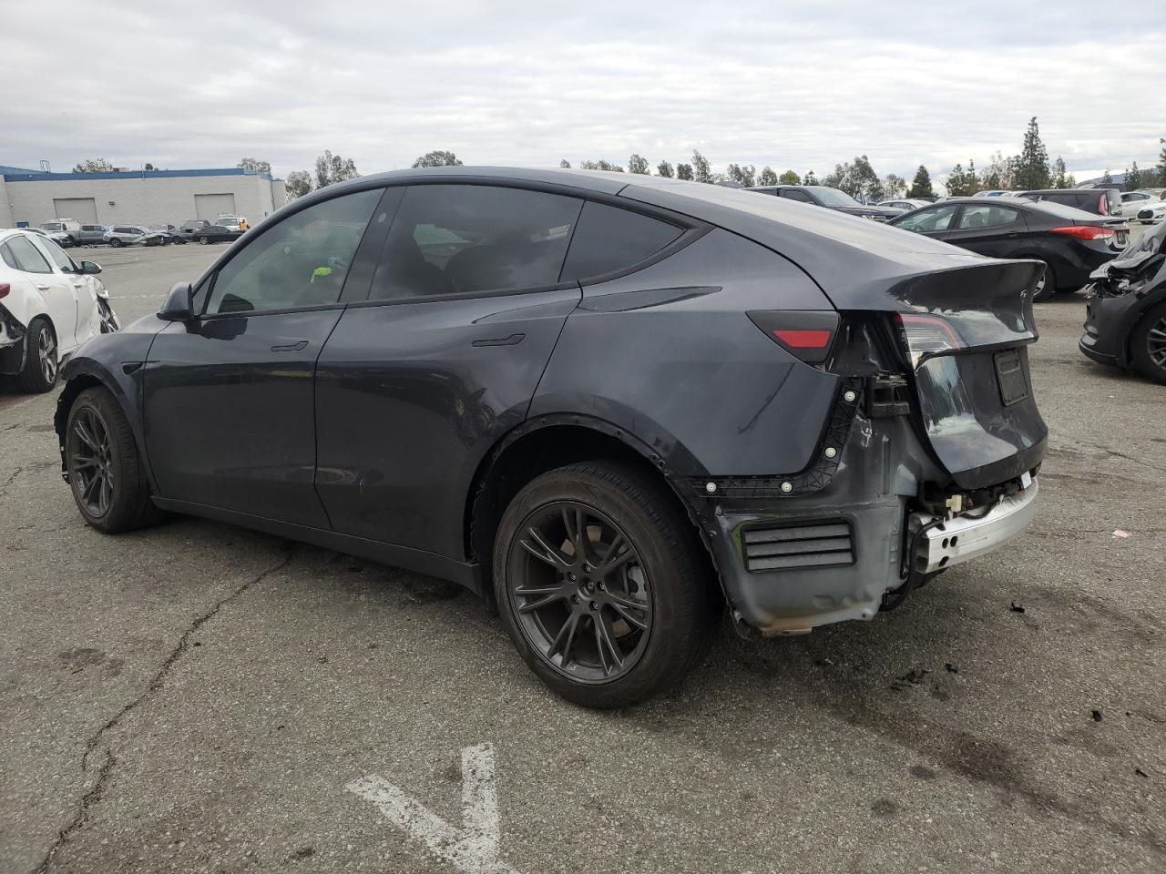 2024 TESLA MODEL Y - Image 2
