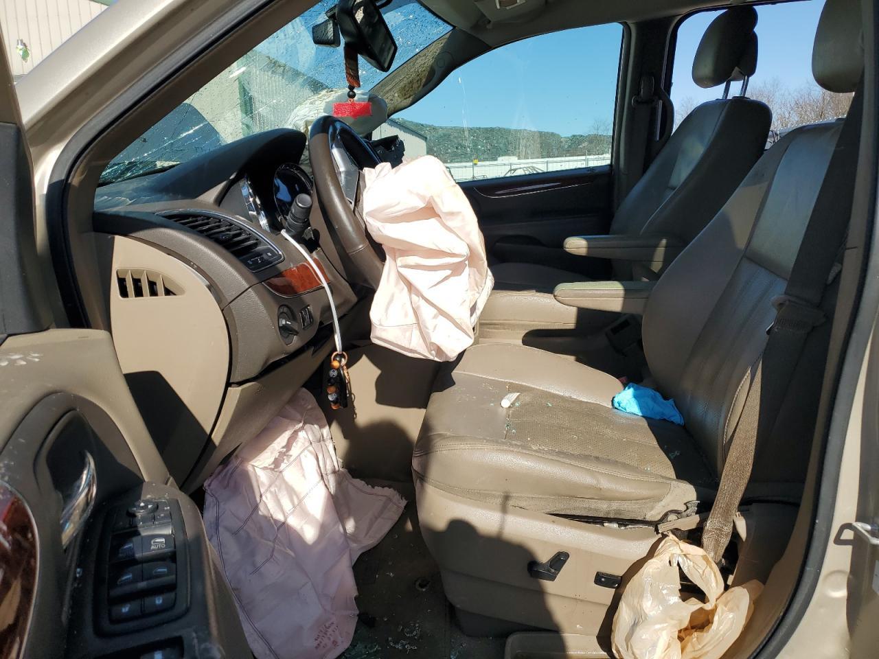 2014 CHRYSLER TOWN & COU - Фото 7